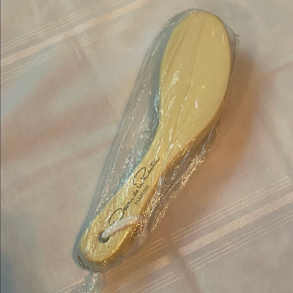 Oscar de la Renta Brush